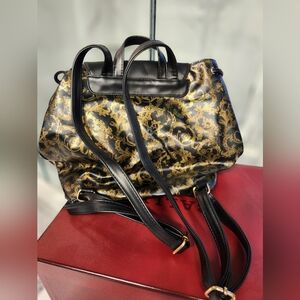 Vasace Backpack Black and Gold